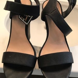 Woman’s wedge sandles
